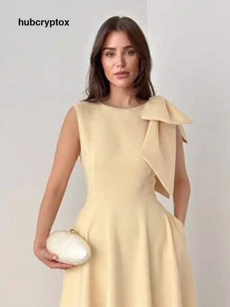 Elegant Sleeveless Bow Detail Slim-Fit Midi Dress